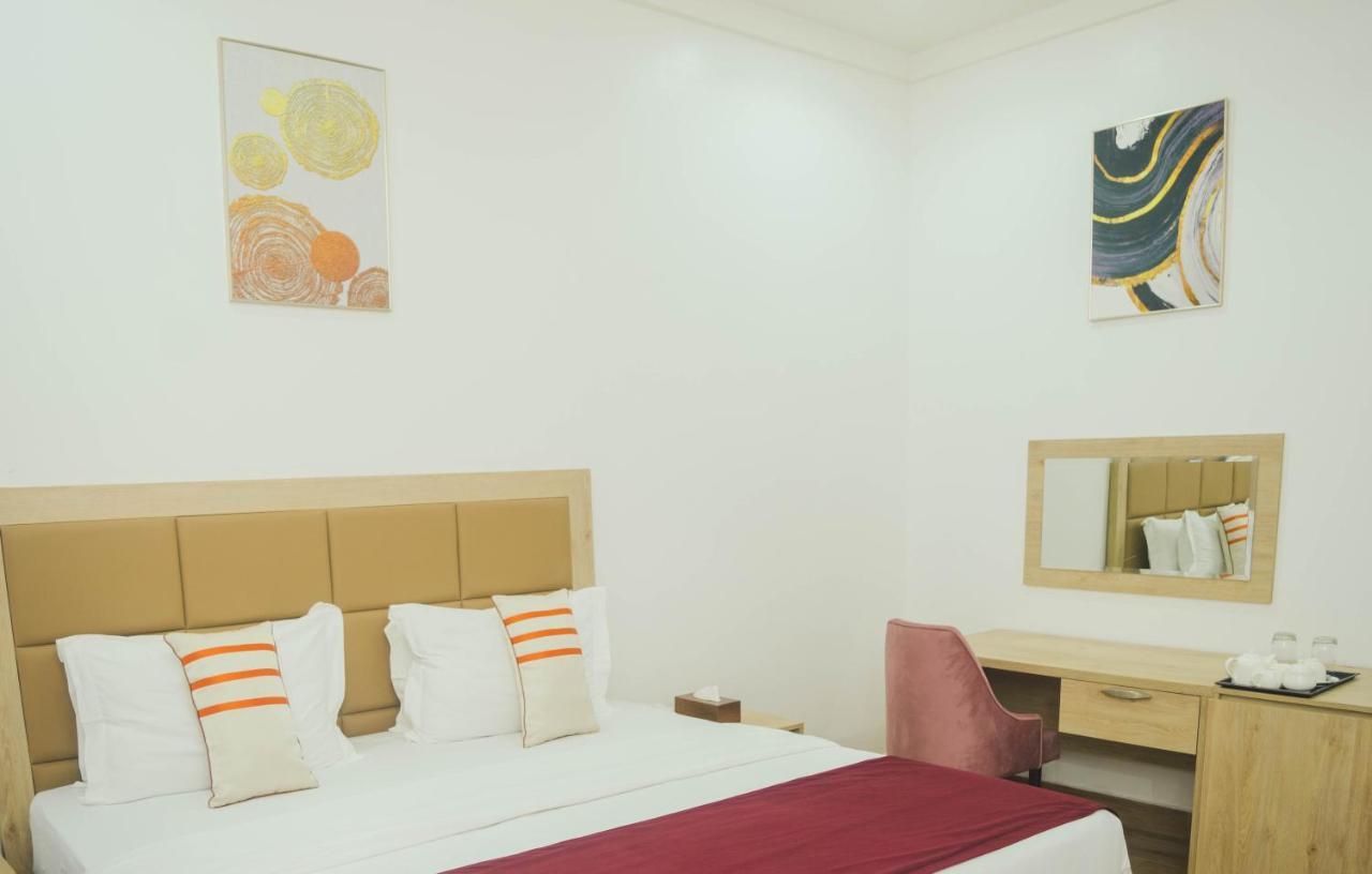 Quest Boutique Hotel Gwarinpa Buitenkant foto
