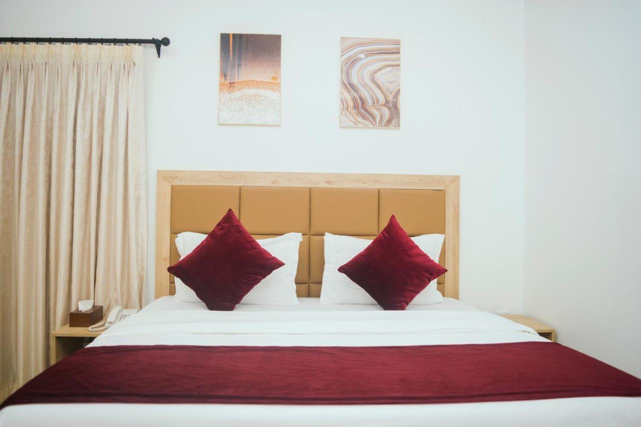 Quest Boutique Hotel Gwarinpa Buitenkant foto
