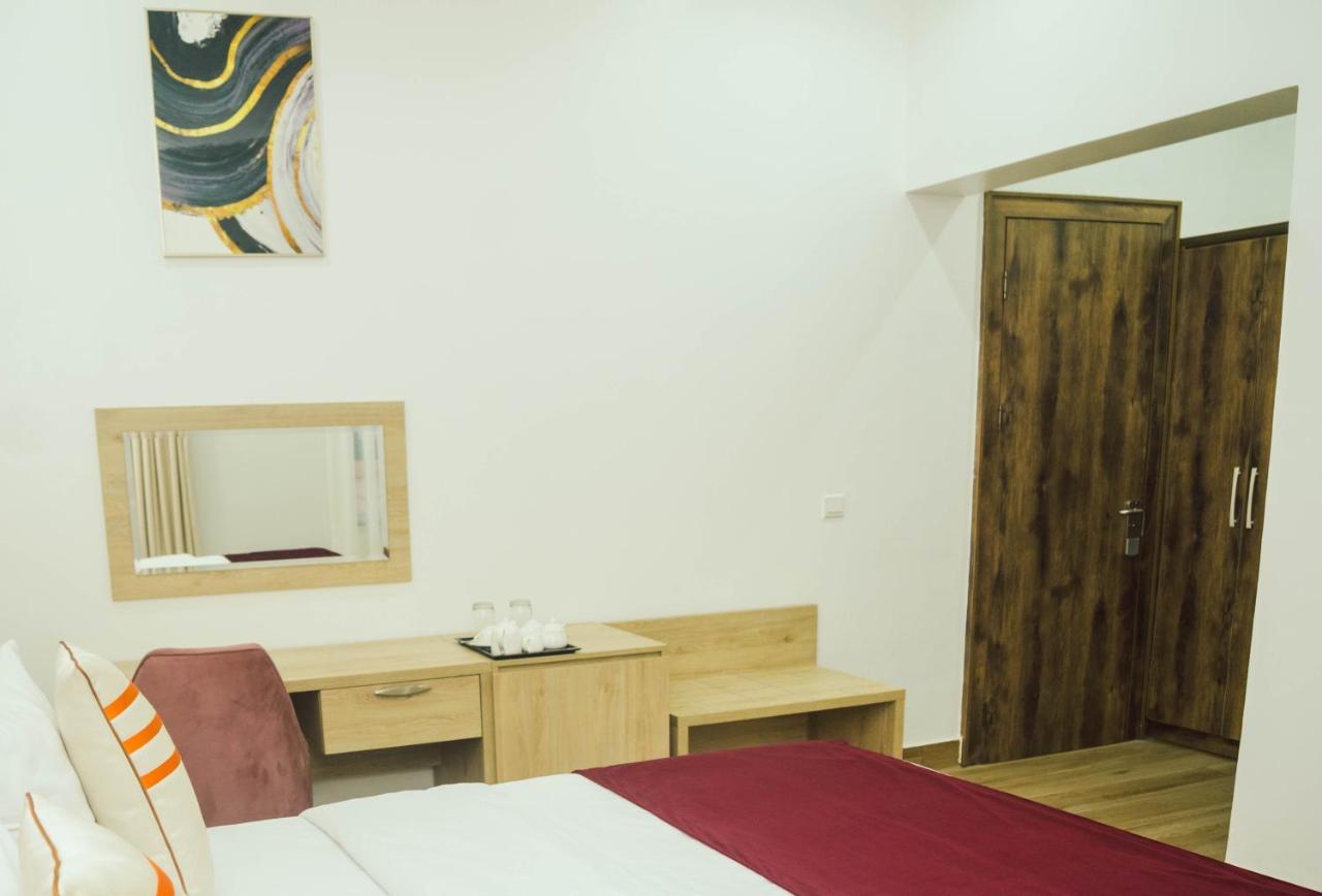 Quest Boutique Hotel Gwarinpa Buitenkant foto