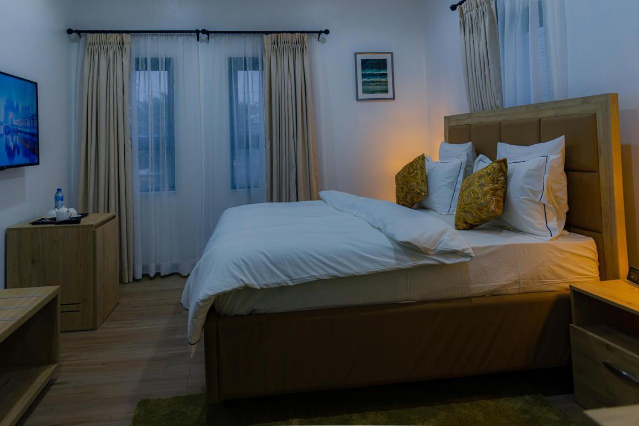 Quest Boutique Hotel Gwarinpa Buitenkant foto