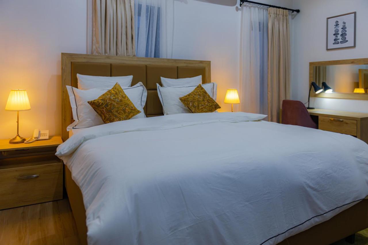 Quest Boutique Hotel Gwarinpa Buitenkant foto