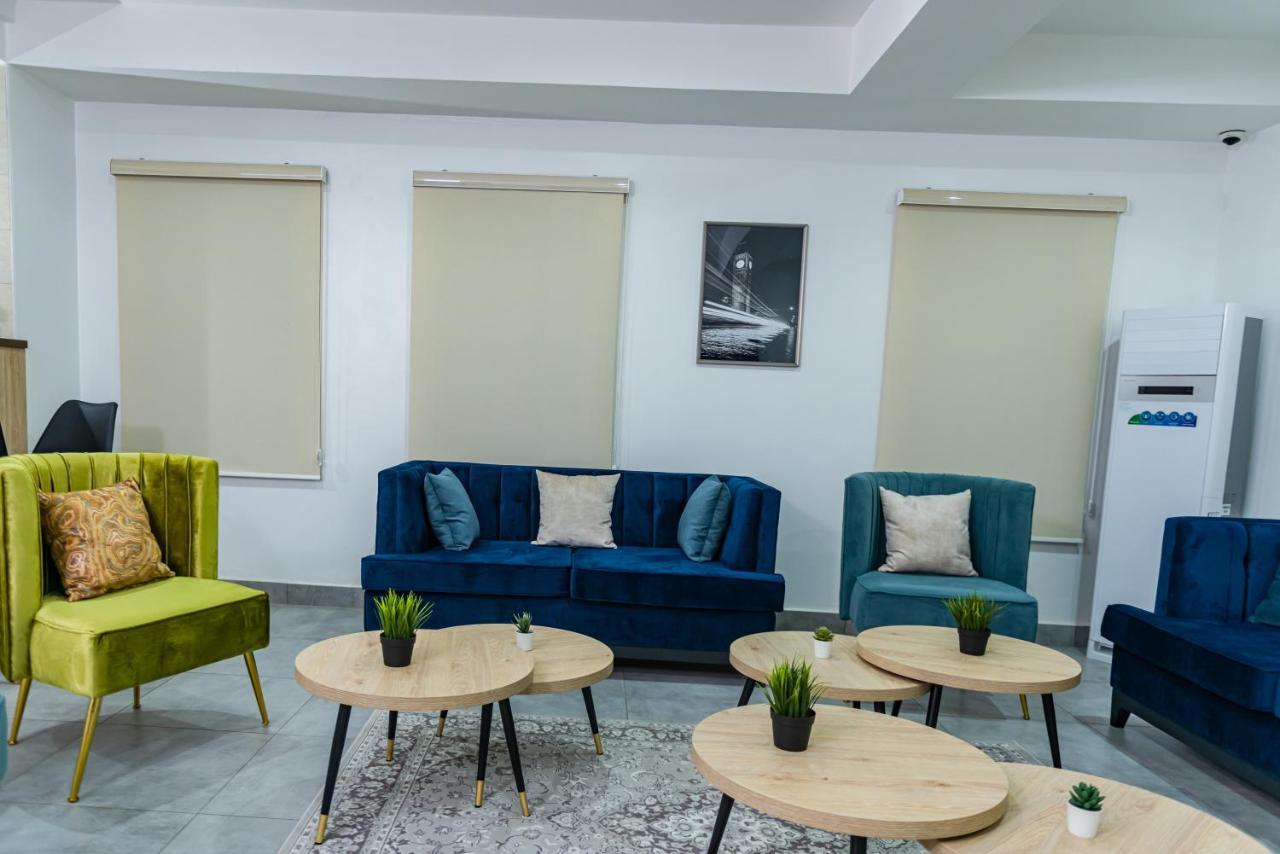 Quest Boutique Hotel Gwarinpa Buitenkant foto