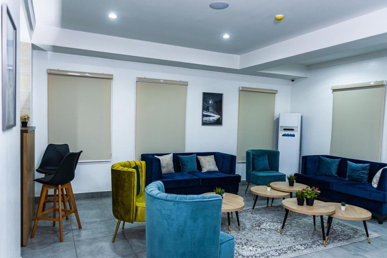 Quest Boutique Hotel Gwarinpa Buitenkant foto