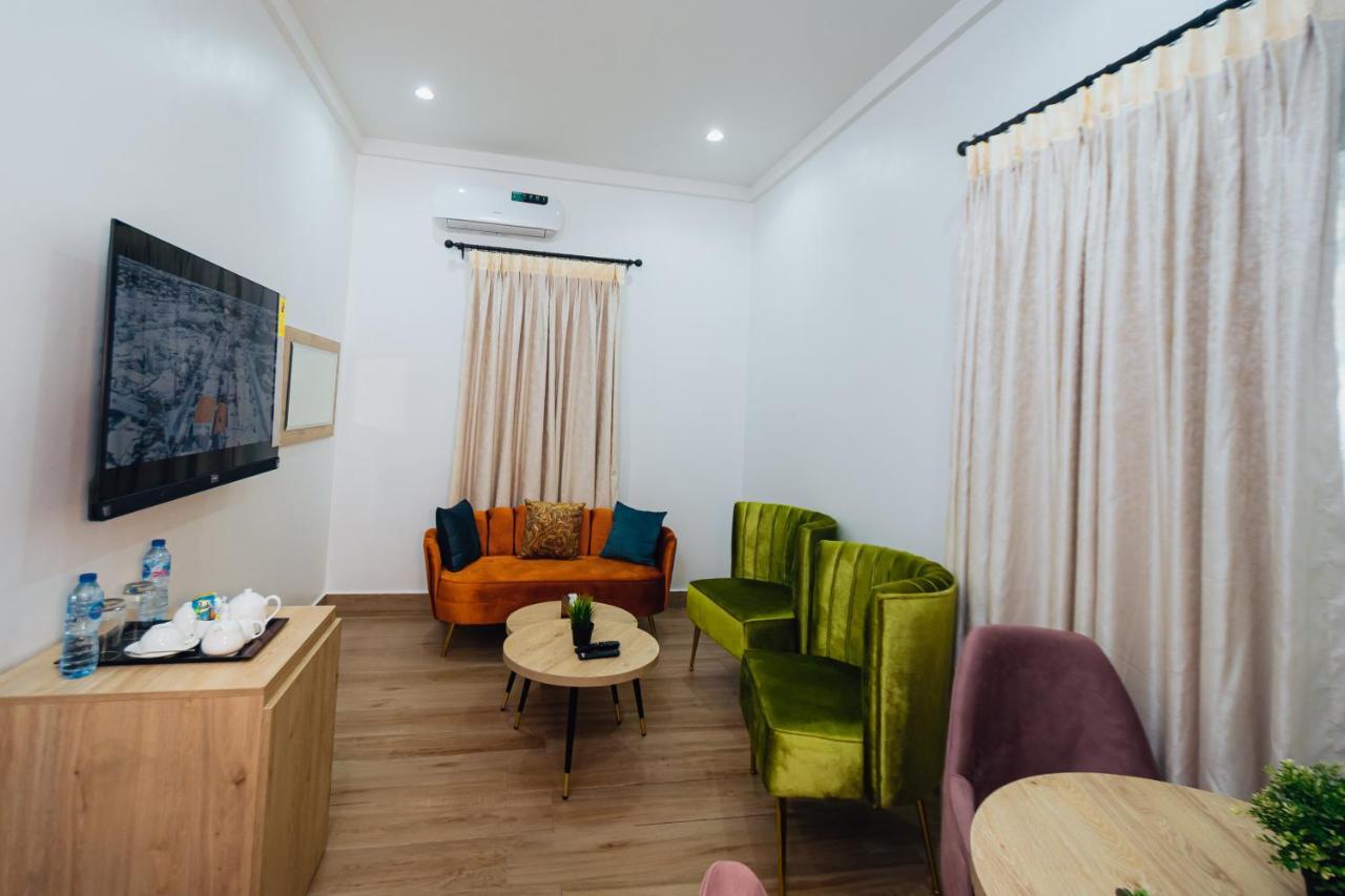 Quest Boutique Hotel Gwarinpa Buitenkant foto