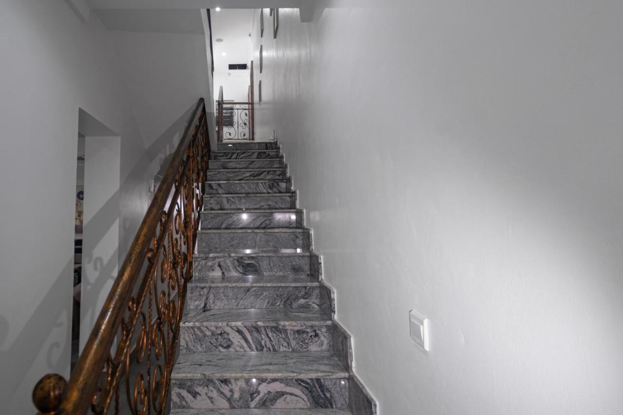 Quest Boutique Hotel Gwarinpa Buitenkant foto