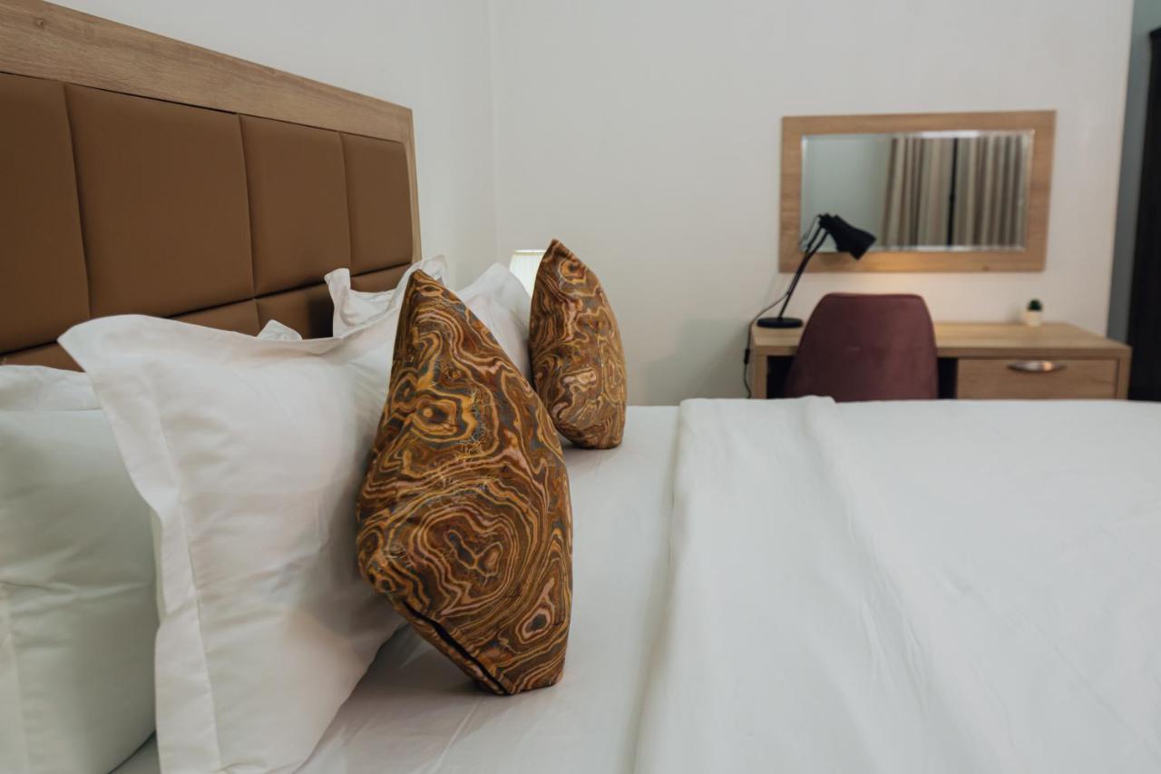 Quest Boutique Hotel Gwarinpa Buitenkant foto