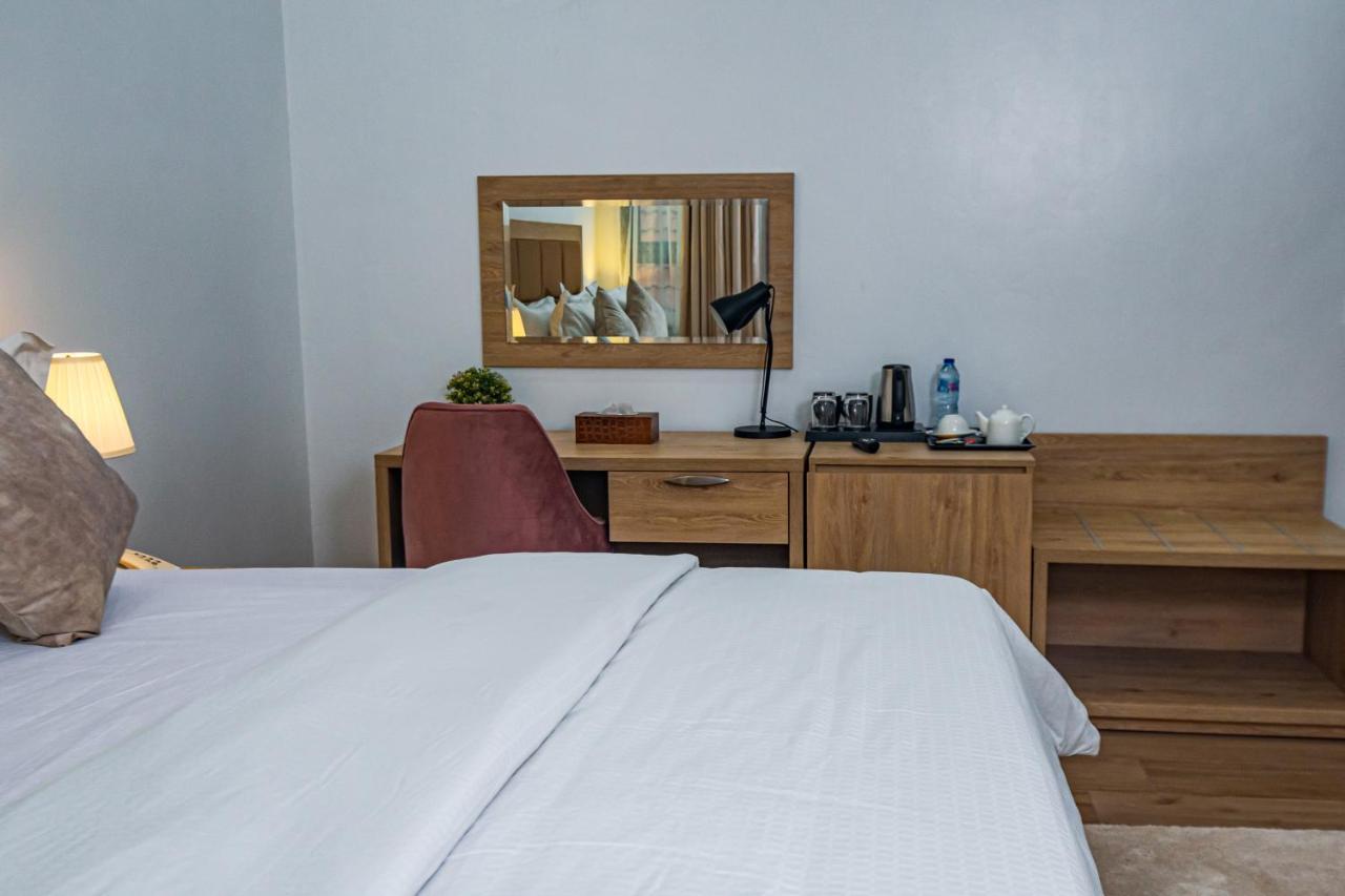 Quest Boutique Hotel Gwarinpa Buitenkant foto