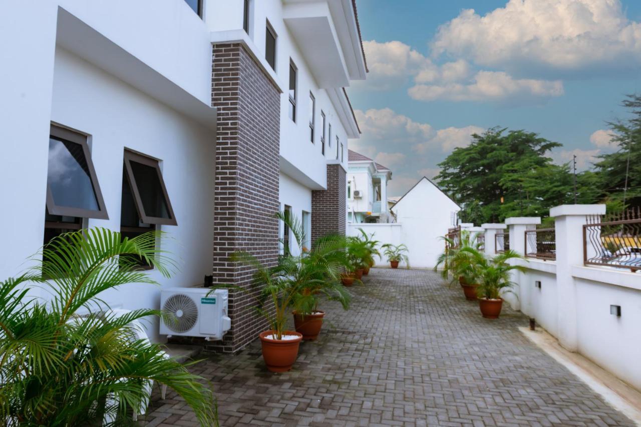 Quest Boutique Hotel Gwarinpa Buitenkant foto