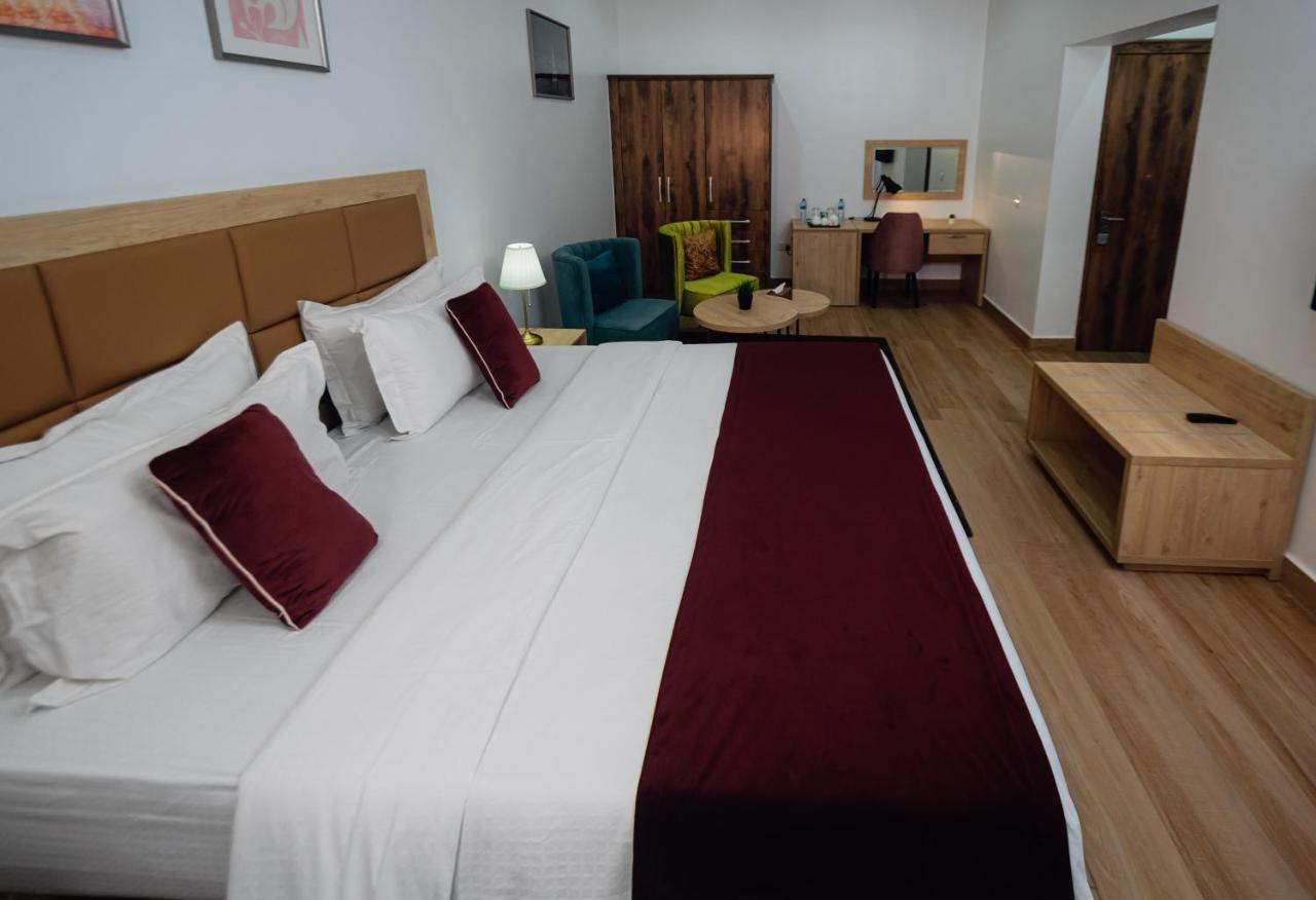 Quest Boutique Hotel Gwarinpa Buitenkant foto
