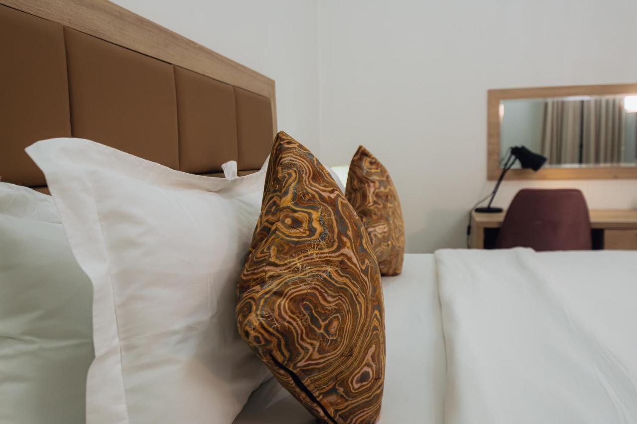 Quest Boutique Hotel Gwarinpa Buitenkant foto