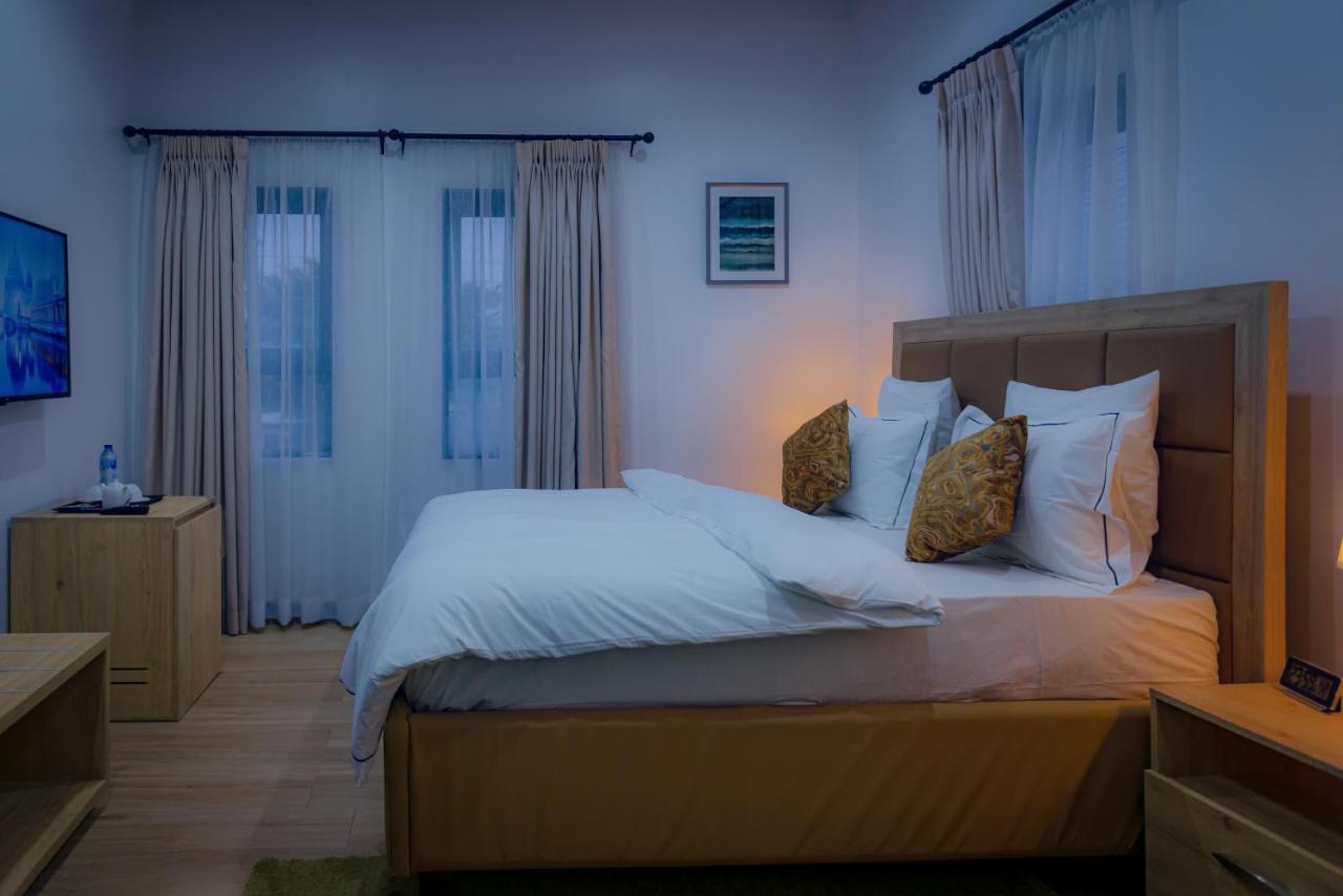Quest Boutique Hotel Gwarinpa Buitenkant foto
